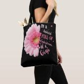 In einer Welt voller Grandmas sei ein Gigi-Oma Tasche (Von Nahem)