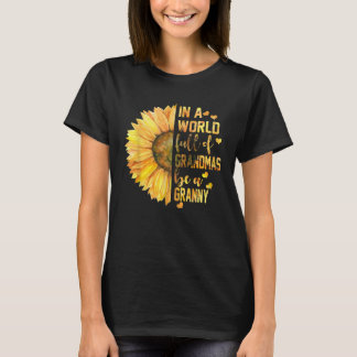 In einer Welt voller Grandmas sei ein Oma T-Shirt