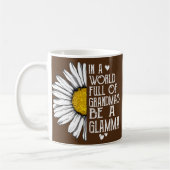 In einer Welt voller Grandmen ist eine Glammadäse Kaffeetasse (Links)