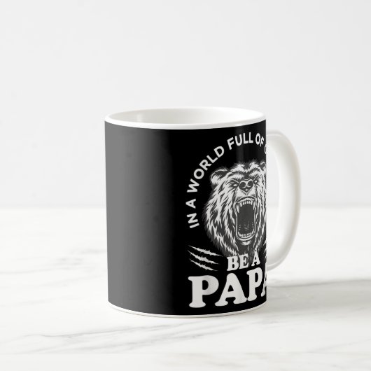 In einer Welt voller Grandpas ist ein Papa-Bär Kaffeetasse (VorderseiteRechts)