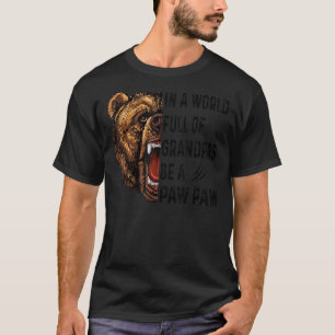 In einer Welt voller Grandpas ist ein Paw-Bär weit T-Shirt