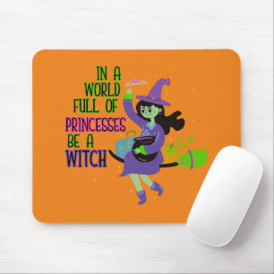 In einer Welt voller Prinzessinnen ist eine Hexe Mousepad