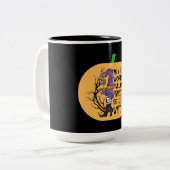 In einer Welt voller Prinzessinnen ist eine Hexe Zweifarbige Tasse (Vorderseite Links)