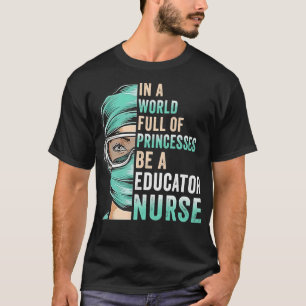 In einer Welt voller Prinzessinnen ist Krankenpfle T-Shirt
