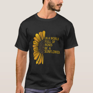 In einer Welt voller Rose ist ein Sonnenblumengart T-Shirt