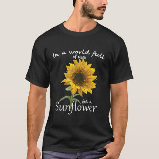 In einer Welt voller Rose ist eine Sonnenblume T-Shirt