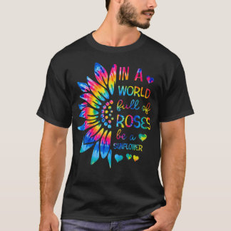 In einer Welt voller Rose ist eine Sonnenblume T-Shirt