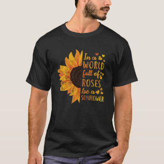 In einer Welt voller Rose ist eine Sonnenblumen-Bl T-Shirt