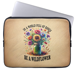 In einer Welt voller Rosen sei eine Wildblume Laptopschutzhülle