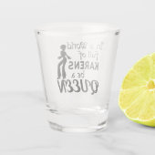 In einer Welt von KARENS eine KÖNIGIN Schnapsglas (Rückseite)