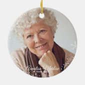 In Erinnerung Liebe Himmel blauer Schnee Winterbäu Keramik Ornament (Hinten)