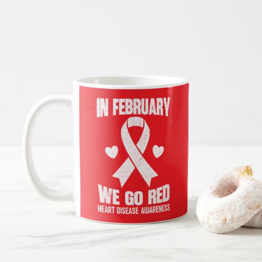 In February We Go Red for Heart Disease Awareness Kaffeetasse (Mit Donut)