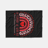In February We Wear Red Rainbow Heart Disease Awar Fleecedecke (Vorderseite (Horizontal))