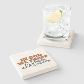 In Gott vertrauen wir. Alle anderen Polygraphen Steinuntersetzer (Seitenansicht)