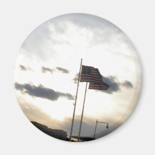 In Gott vertrauen wir amerikanischen Flag (Sunset) Magnet