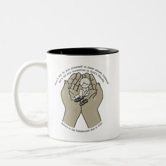 In Gottes Händen Zweifarbige Tasse (Links)