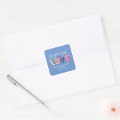In Handarbeit gemacht mit Liebe-weißem Skript Quadratischer Aufkleber (Umschlag)