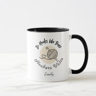 In Hooks We Trust Häkelnde Mama Custom Tasse