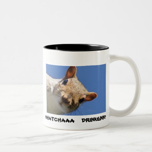 IN IHREM GESICHTS-EICHHÖRNCHEN ZWEIFARBIGE TASSE (Rechts)