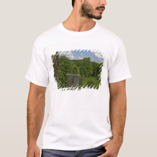 In Irland, in Blarney Castle ein steinerner Turm i T-Shirt