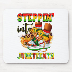 In Juneteenth eintretende Afro-Frau Schwarze Mädch Mousepad