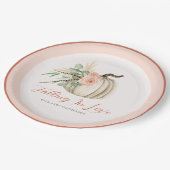 In Liebe fallen Wasserfarbenkürbis Pink und Rost Pappteller (Schrägansicht)