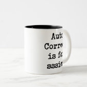 In Liebe/Hass mit AutoCorrect Zweifarbige Tasse (VorderseiteRechts)