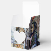 In Liebe mit Ärger und in Schwierigkeiten mit der Geschenkschachtel (Geöffnet)