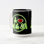 In Liebe mit der Retro Green Neon Logo Tasse der 8 (Vorderseite Links)
