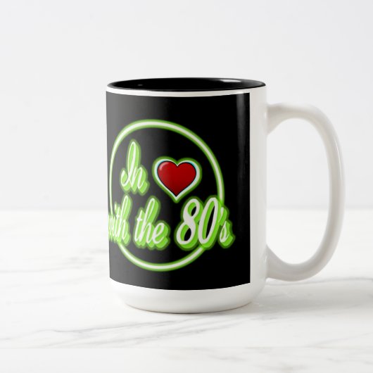 In Liebe mit der Retro Green Neon Logo Tasse der 8 (Rechts)