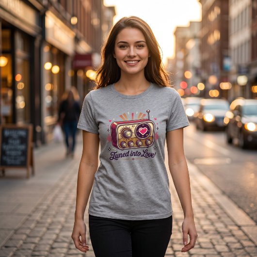 In Liebe-Retro-Funkdesign optimiert Tri-Blend Shirt