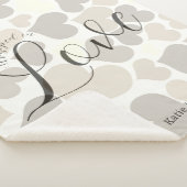 in Liebe umhüllt | Neutrales Herzmuster Sherpadecke (3/4)