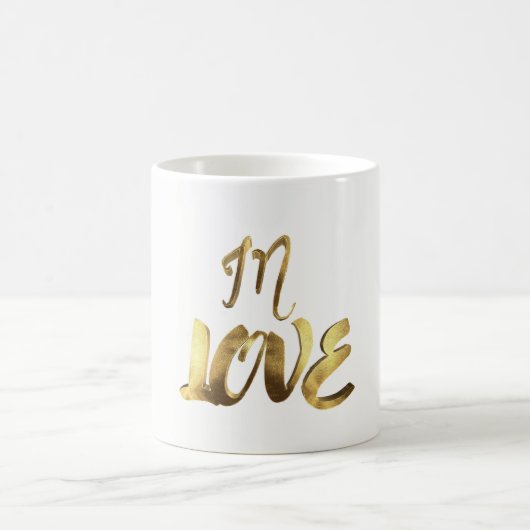 In Liebe Zitat Elegangoldenes Look Typografie Skri Kaffeetasse (Mittel)
