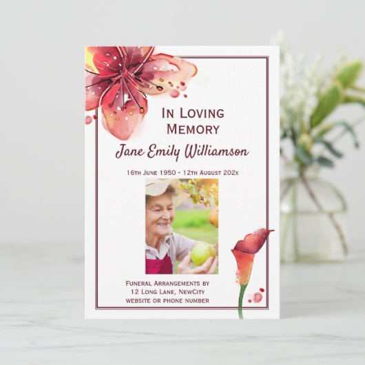 In Love Memory Calla Lily Beerdigung Ankündigung (Stehend Vorderseite)