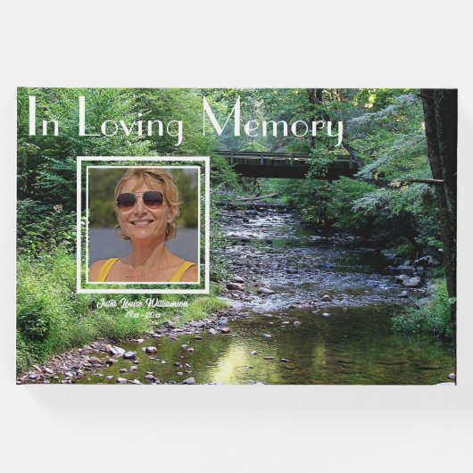 'In Love Memory' Creek Forest Foto Gästebuch (Vorderseite)