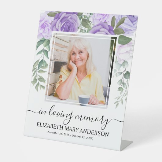 In Love Memory Lila florale Beerdigung Foto Sockelschild (Vorderseite)