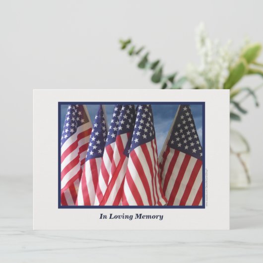 In Love Memory, Memorial Service, American Flags Einladung (Stehend Vorderseite)