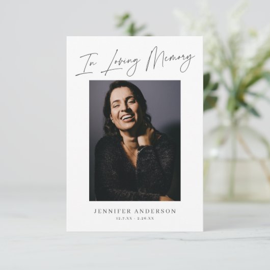 In Love Memory Minimalistisch Memorial Foto Card Einladung (Stehend Vorderseite)
