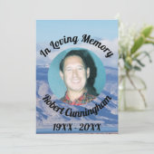 In Love Memory Mountains Foto Memorial Card Einladung (Stehend Vorderseite)