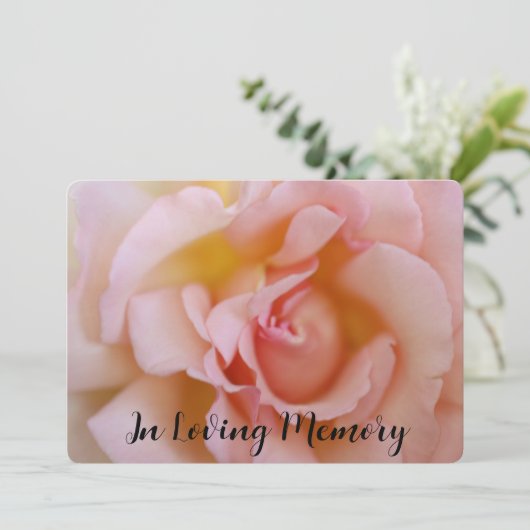 In Love Memory rosa Rose Einladung (Stehend Vorderseite)
