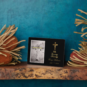 In Loving Memory Typografie Goldenes Kreuz Foto Fotoplatte