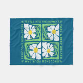 In May We Wear Green Mental Health Awareness  Fleecedecke (Vorderseite (Horizontal))