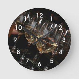 In meinem Alter brauche ich eine Weinbrille Runde Wanduhr