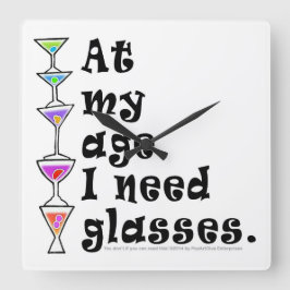 In meinem Alter brauche ich GLASSEN (Cocktail-Spaß Quadratische Wanduhr