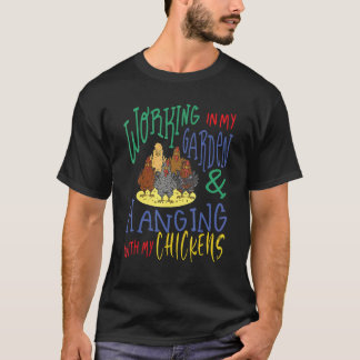 In meinem Garten arbeiten und mit meinen Hühnern r T-Shirt