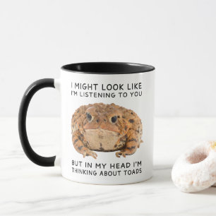 In meinem Kopf denke ich über lustige Kröten nach Tasse