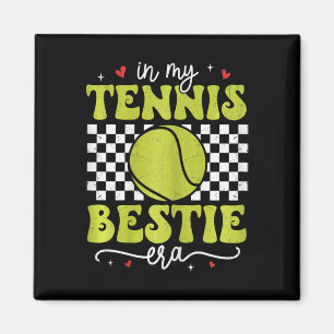 In meinem Tennis Bestie Era Groovy Retro Proud Ten Magnet