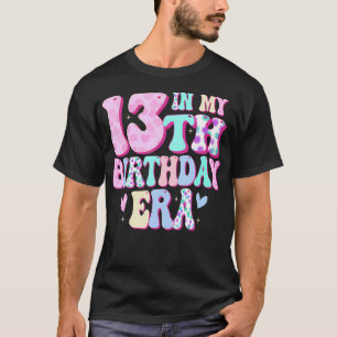 In meiner 13. Geburtstagszeit gibt ein Mädchen dre T-Shirt