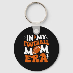 In meiner Football-Mom-Ära Cute Groovy Football Schlüsselanhänger