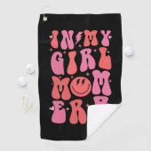 In meiner Girl-Mama Zeitalter Retro Groovy Muttert Golfhandtuch (Insitu)